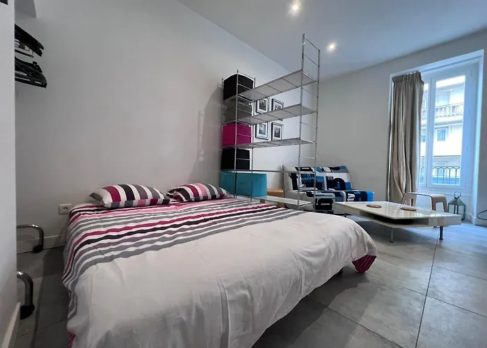 Heart Of Nice Harboor Cosy And Central