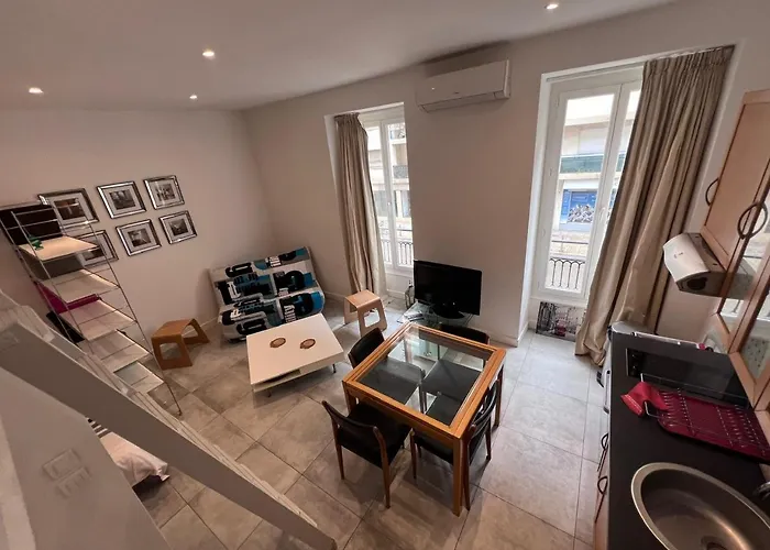 Heart Of Nice Harboor Cosy And Central